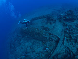 グアムの海底に沈む巨大戦車